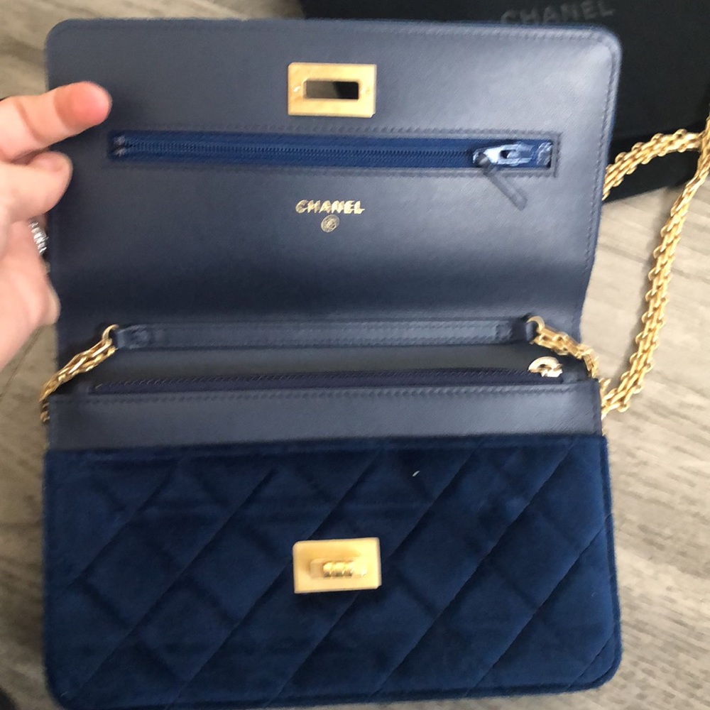💵 👇Chanel WOC - auth details included - Picture 5 of 6